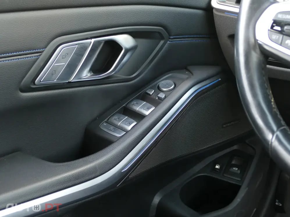 BMW 330 e Pack Desportivo M Auto