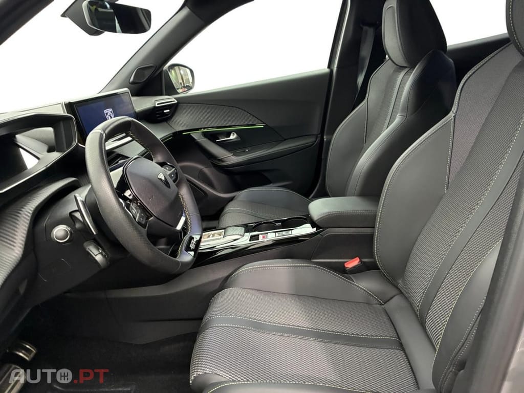 Peugeot 2008 1.2 PureTech GT EAT8