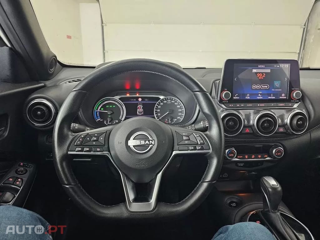 Nissan Juke 1.6 Hybrid N-Design Black