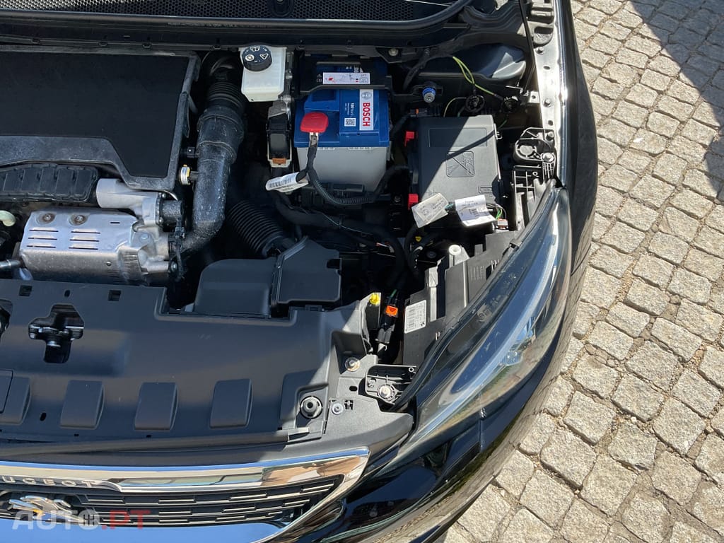 Peugeot 308 1.2 PureTech Allure EAT8