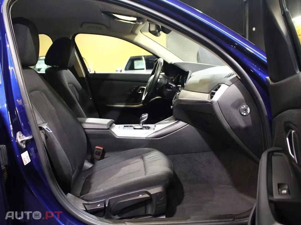 BMW 330 e Line Luxury Auto