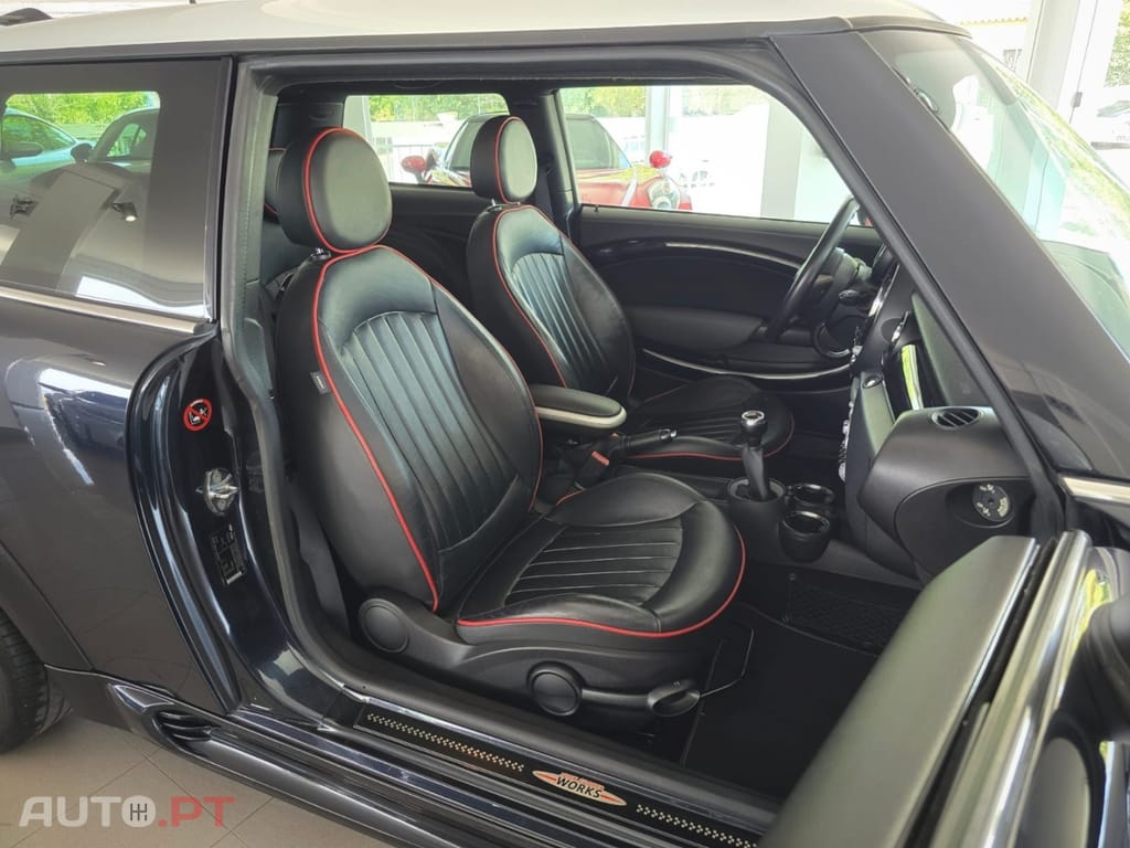 MINI Cooper John Cooper Works