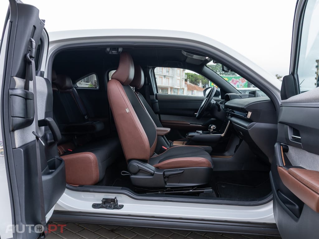 Mazda MX-30 e-SKYACTIV Advantage+Modern Confidence