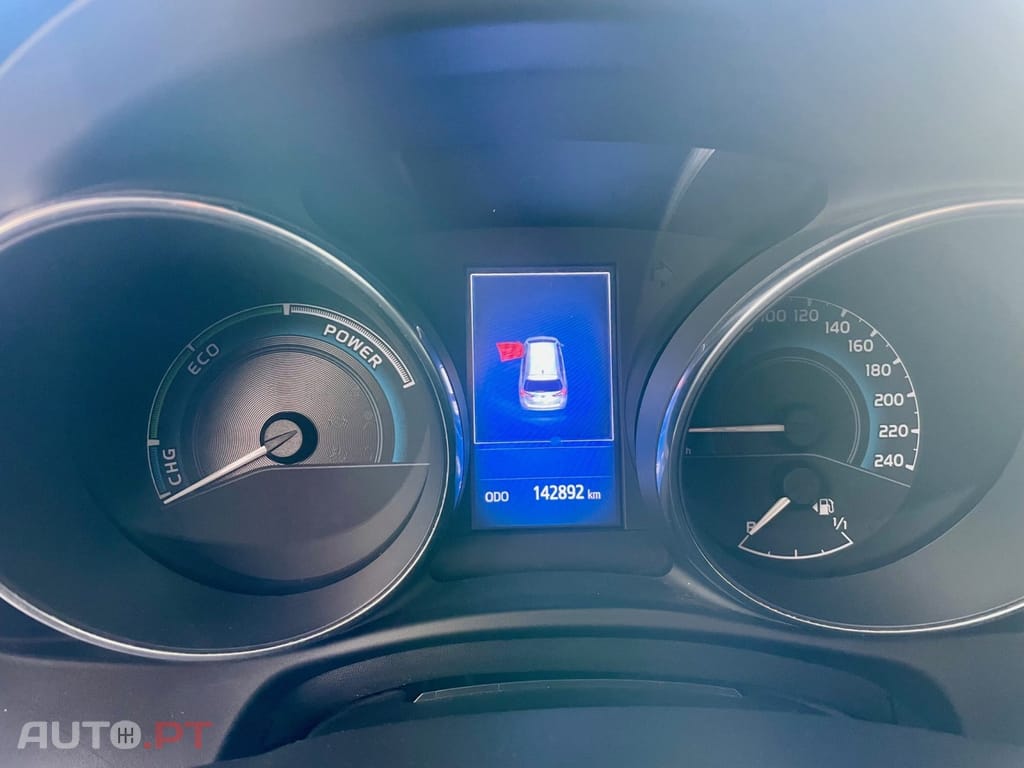 Toyota Auris 1.8 HSD Comfort +P.Sport+Navi