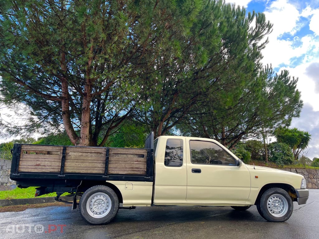 Toyota Hilux 2.4 D LN105L