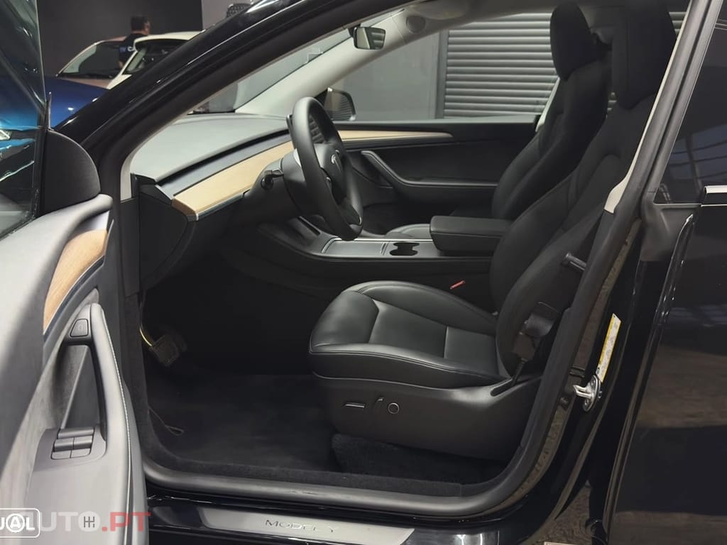 Tesla Model Y RWD