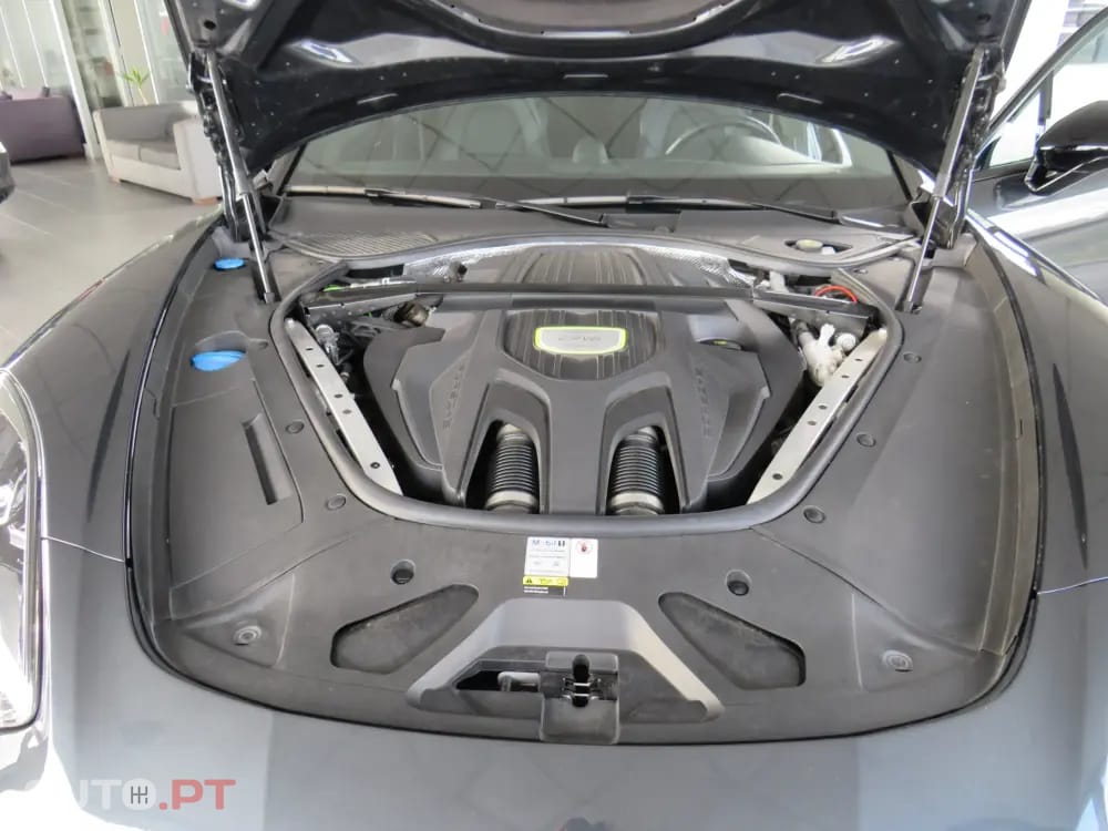 Porsche Panamera 4 E-Hybrid