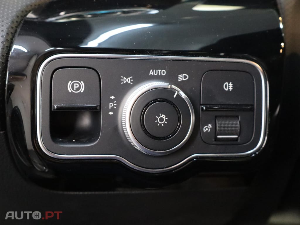 Mercedes-Benz A 250 e Auto AMG LINE