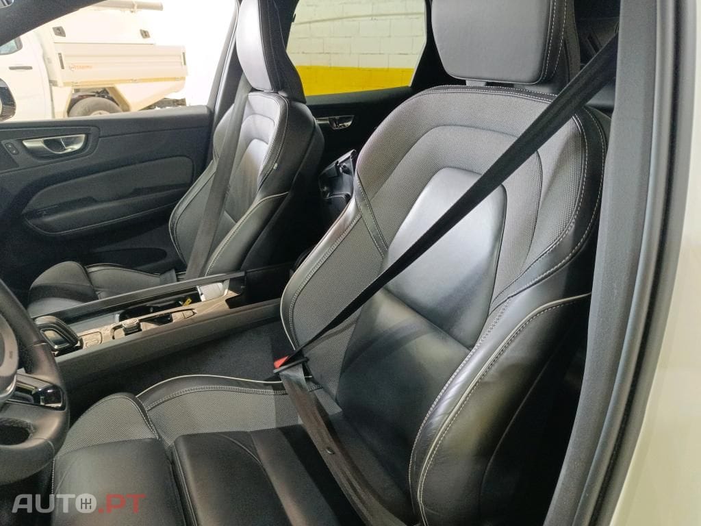 Volvo XC60 2.0 B4 R-Design