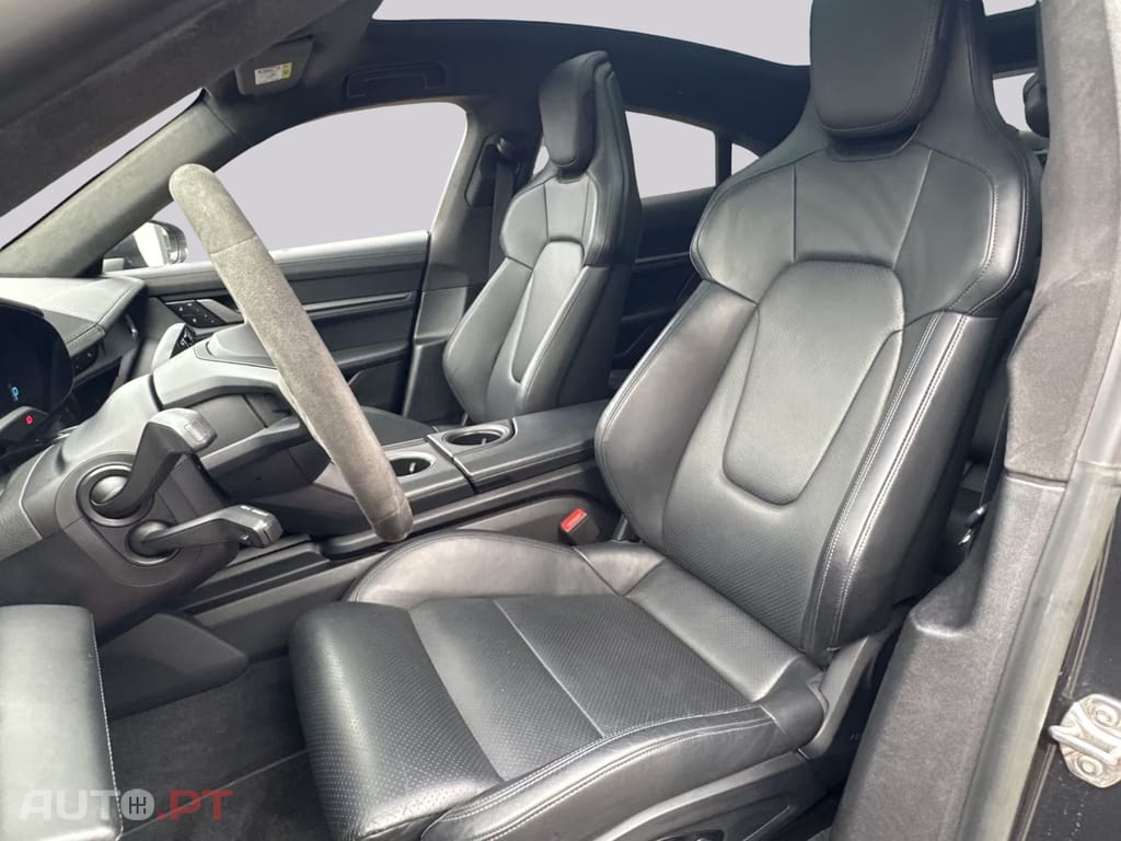 Porsche Taycan GTS I.V.A DEDUTIVEL 