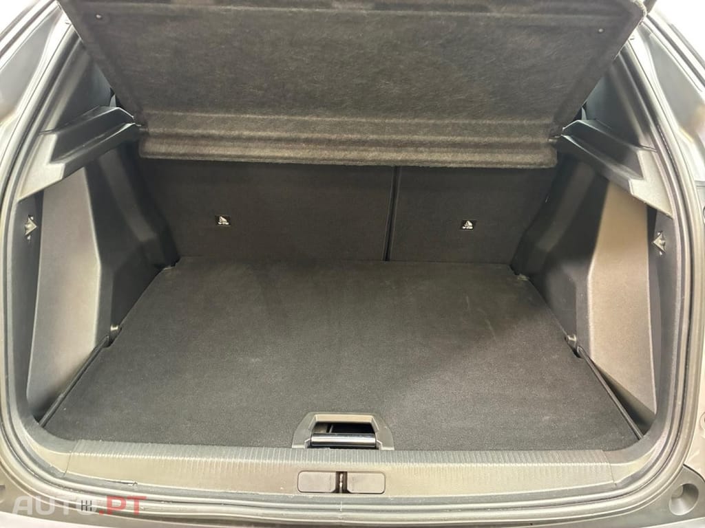 Peugeot E-2008 50 kWh Active Pack