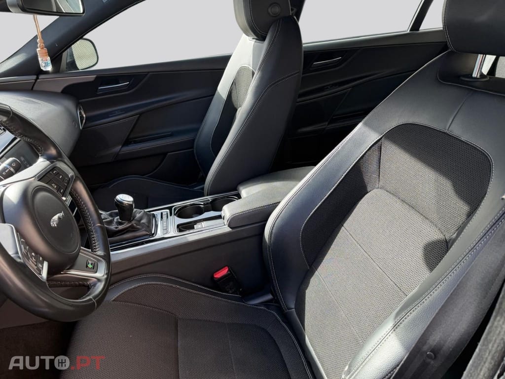 Jaguar XE 2.0 D Prestige