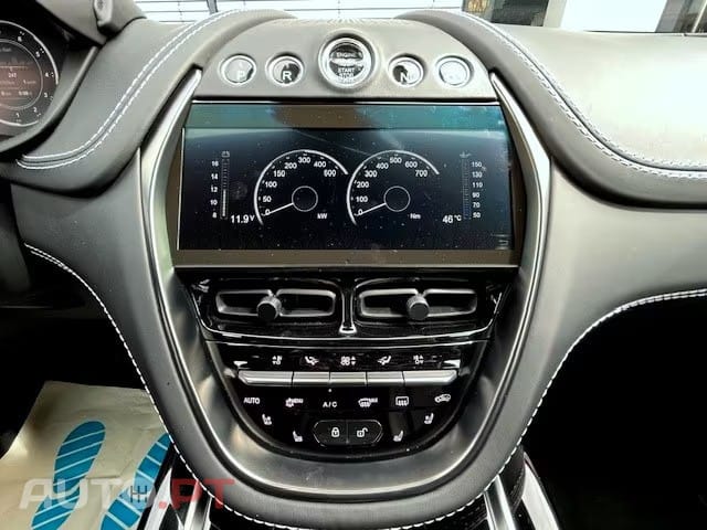 Aston Martin DBX 4.0 V8