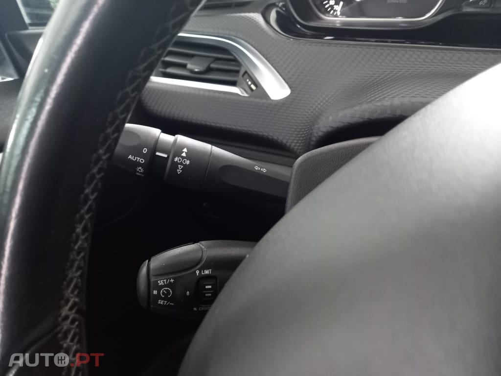 Peugeot 2008 1.2 PureTech Allure