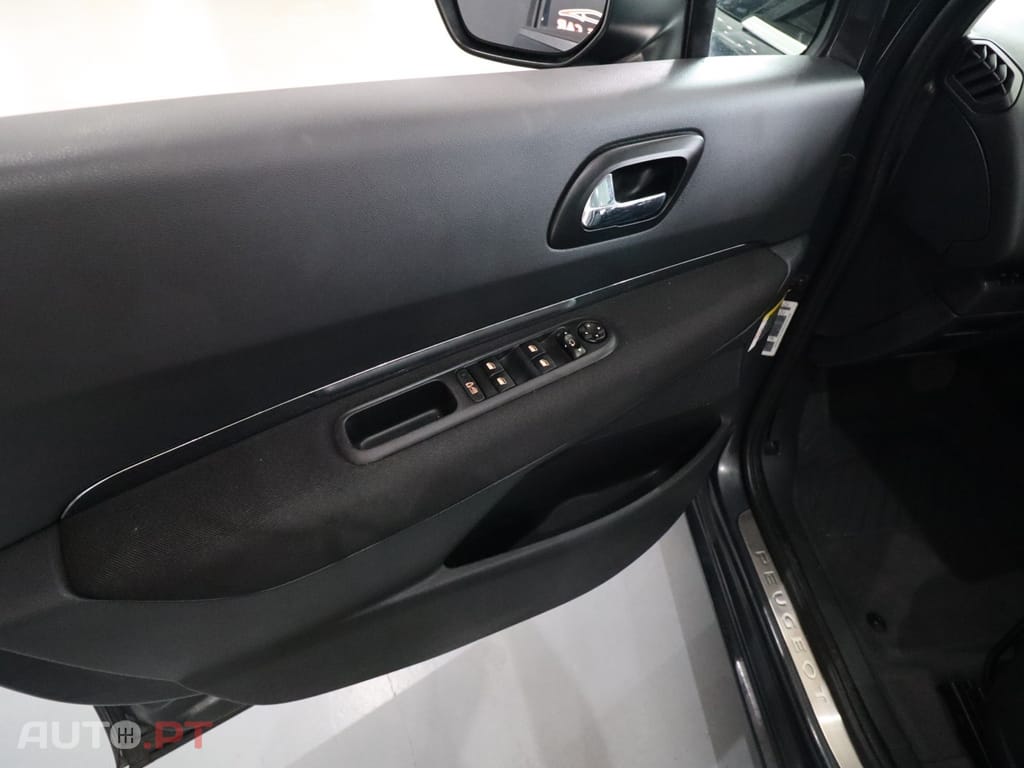 Peugeot 5008 1.6 E-HDi 7L Active 2-Tronic