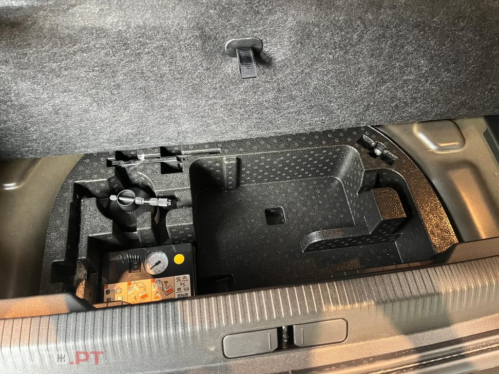 Peugeot E-2008 Active  I.V.A DEDUTÍVEL