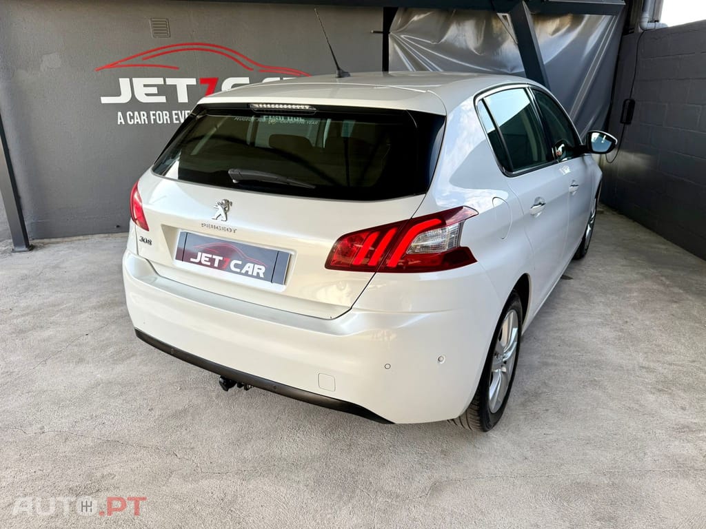Peugeot 308 1.2 PureTech Allure Faróis Full LED