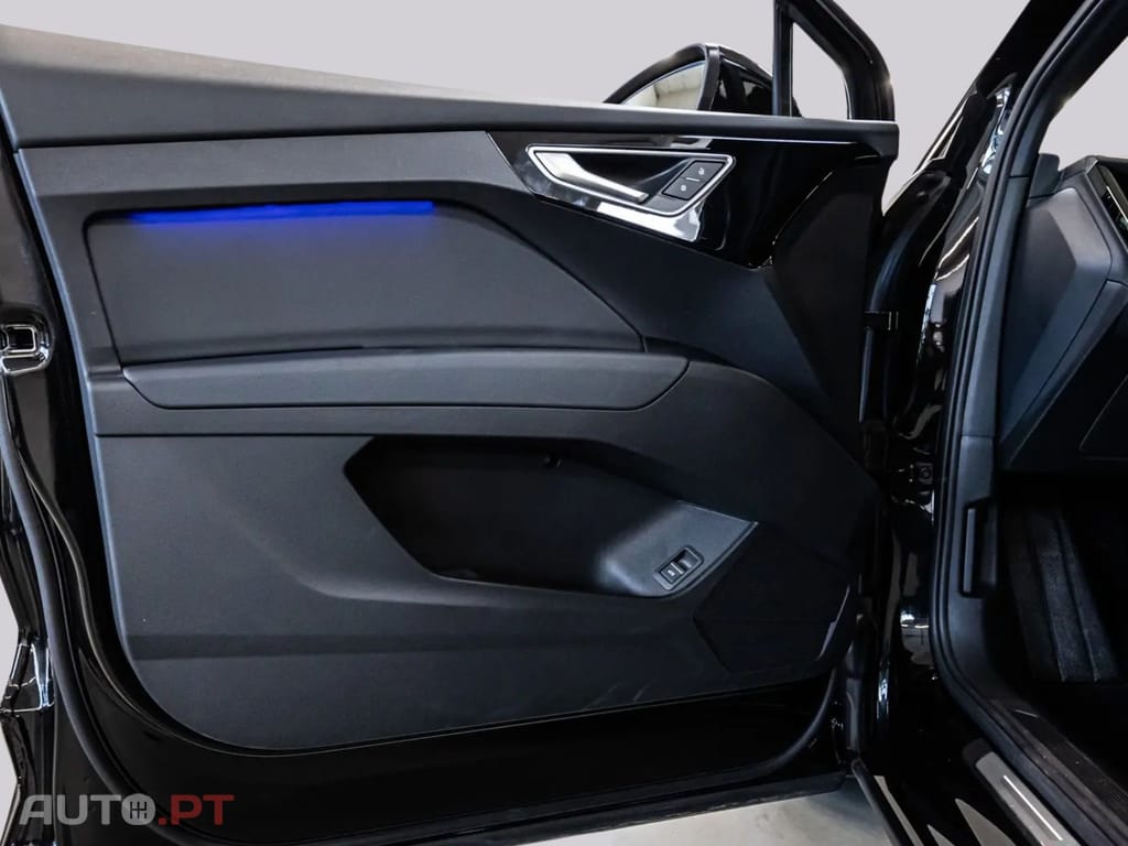 Audi Q4 E-Tron I.V.A DEDUTIVEL 55 S LINE BLACK