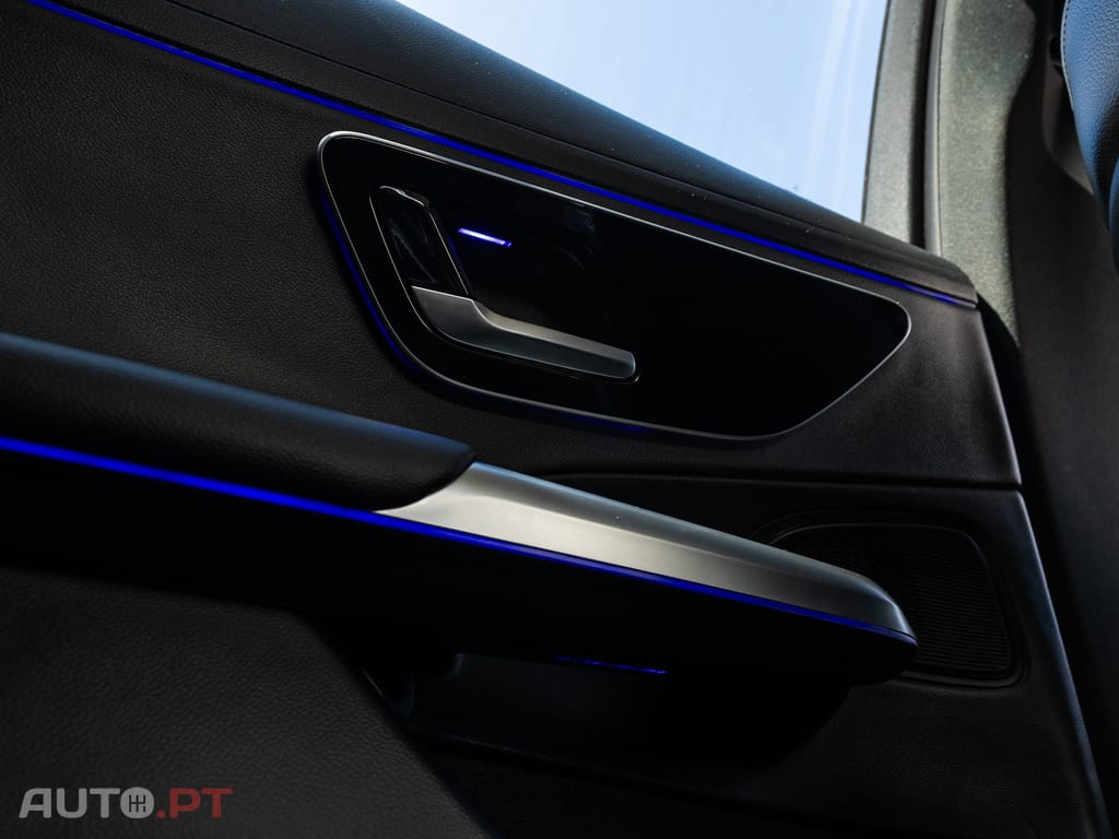 Mercedes-Benz E 300 Outro