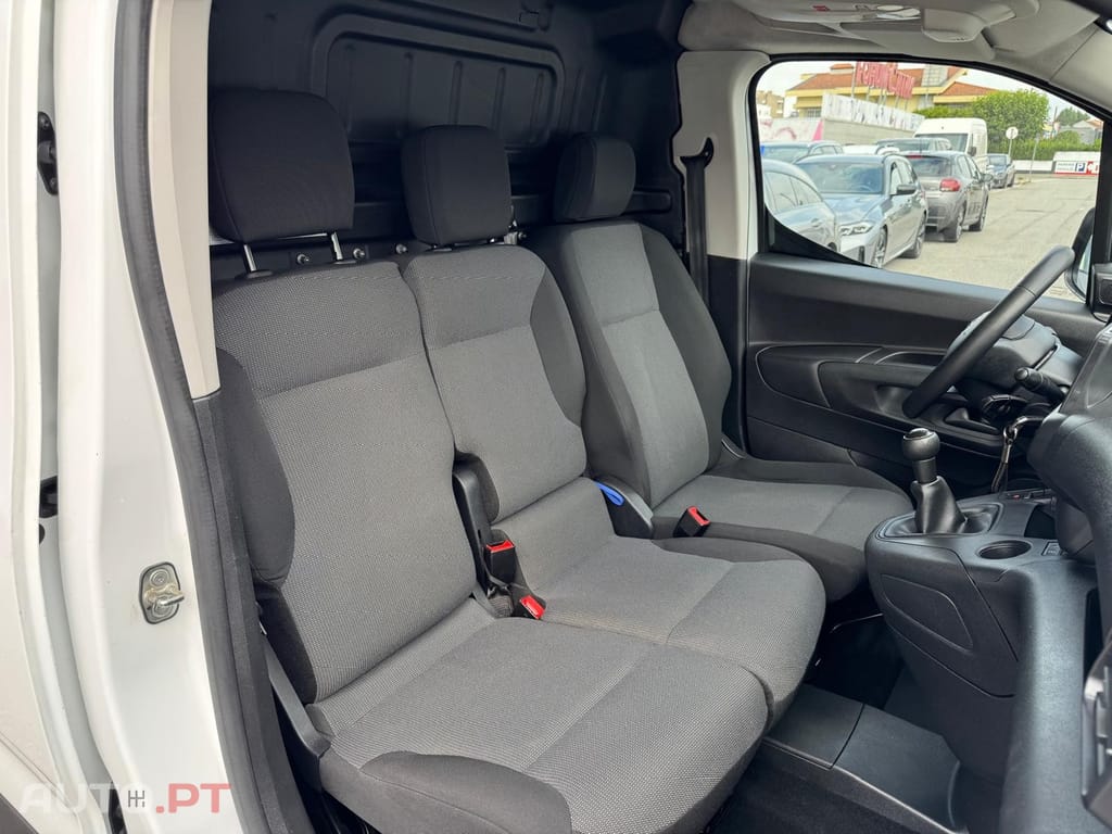 Toyota Proace 1.5D L1 Comfort - IVA DEDUTÍVEL