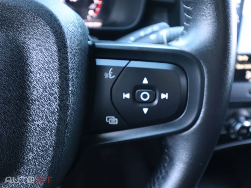 Volvo XC40 T2 Monument