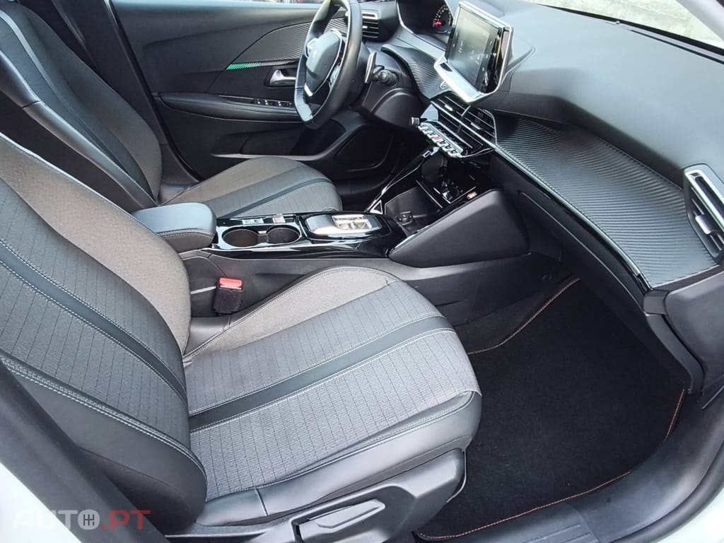 Peugeot 208 PureTech 100 EAT8 Allure