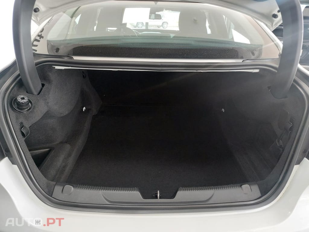 Jaguar XE 2.0 D Prestige