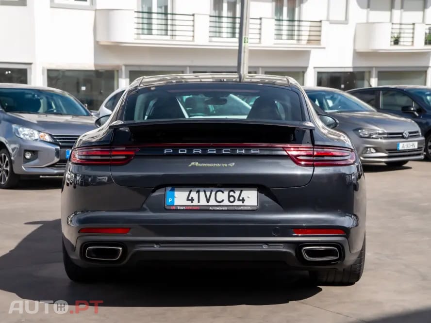 Porsche Panamera 4 E-Hybrid Platinum Edition