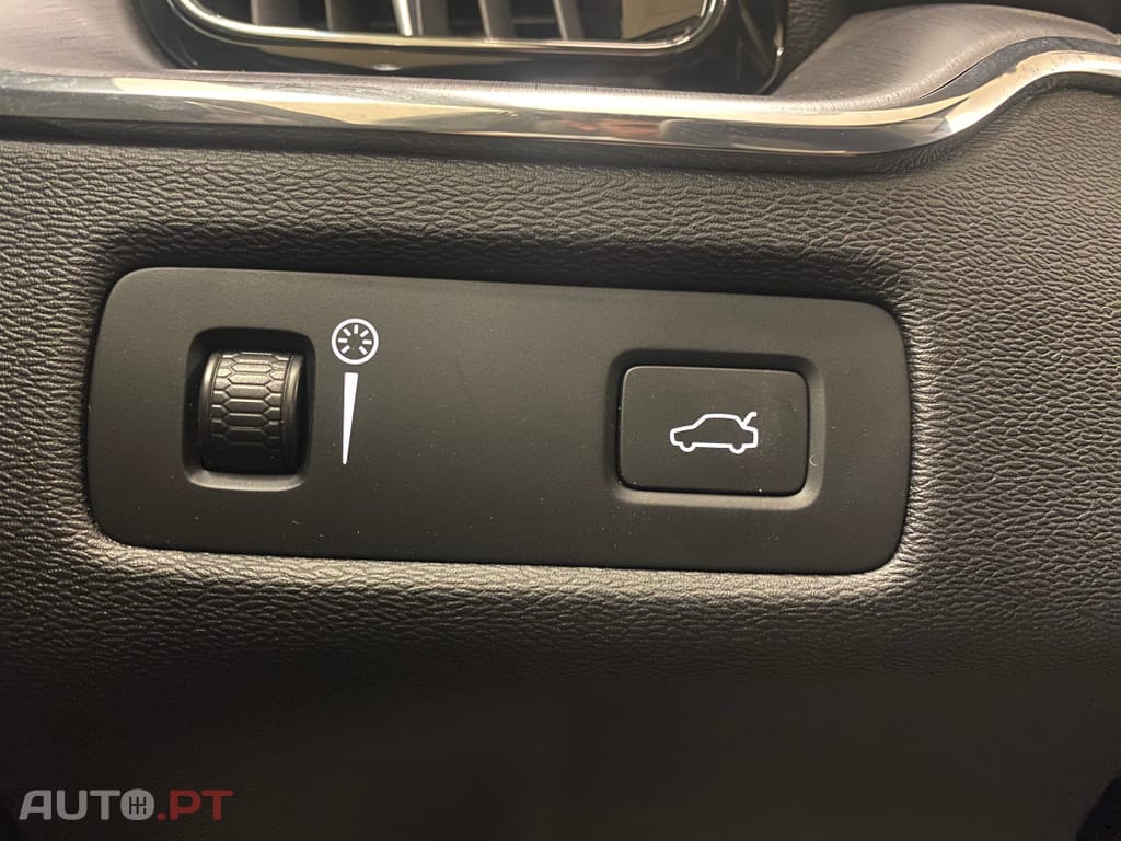 Volvo XC60 2.0 B4 R-Design Geartronic