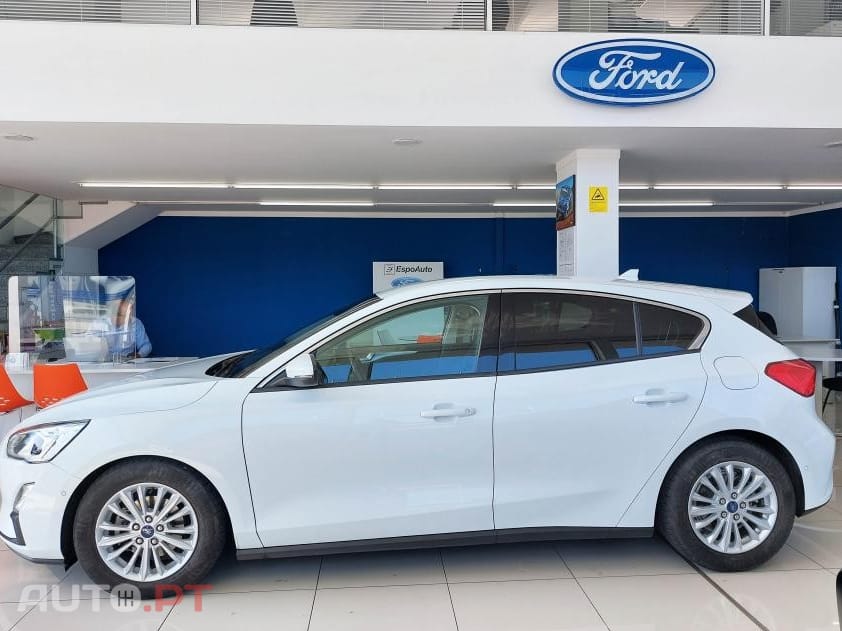 Ford Focus 1.5 TDCi ECOBlue Titanium Aut. — fotografia 4