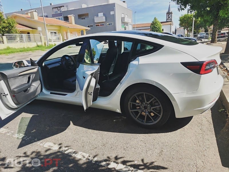 Tesla Model 3 Log