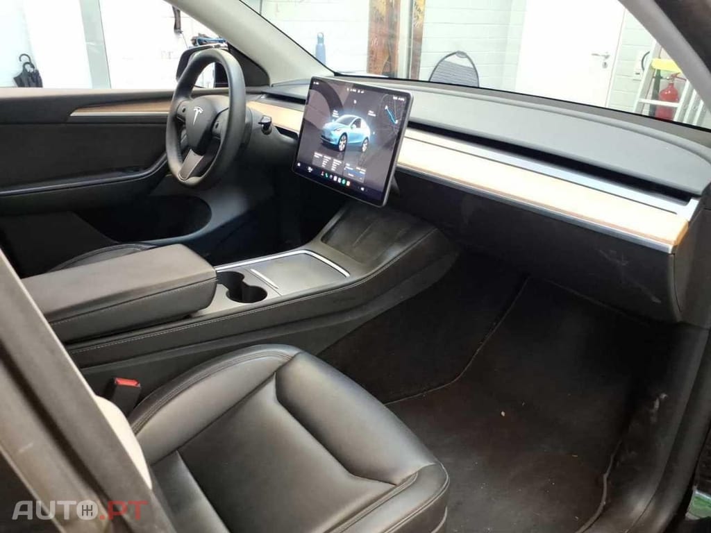 Tesla Model Y LONG RANGE DUAL M