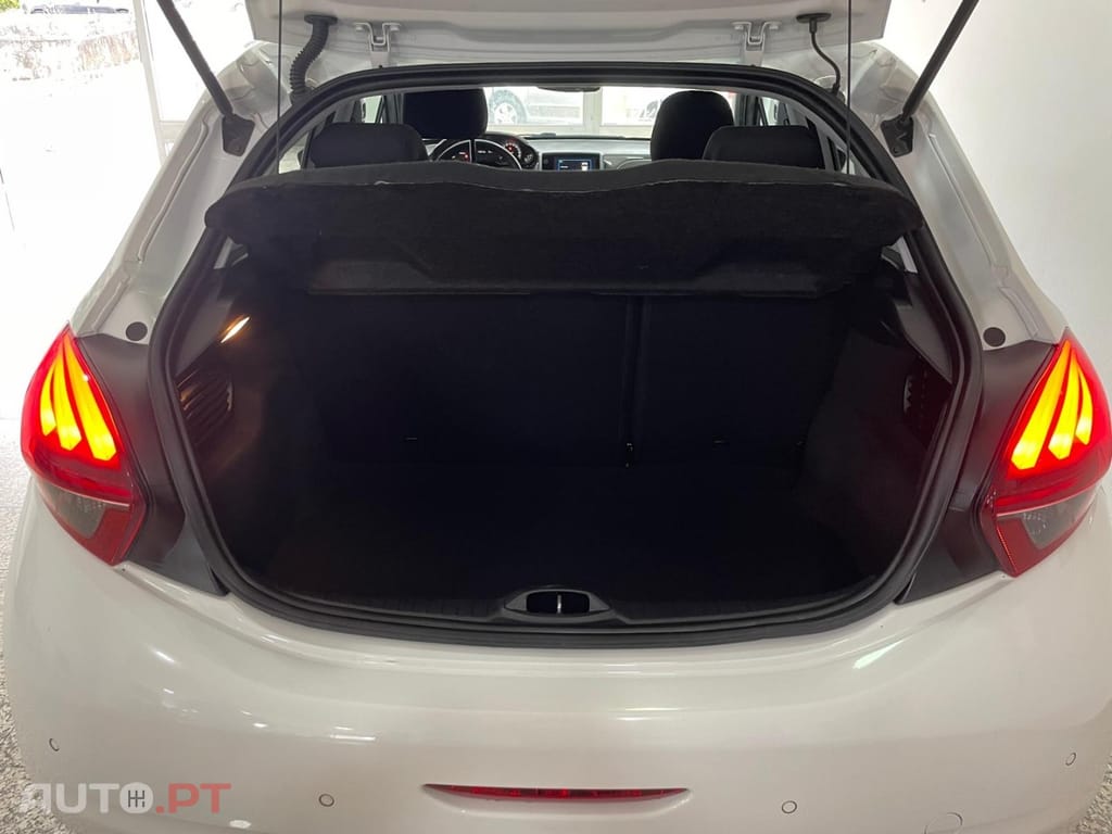 Peugeot 208 1.2 PureTech Signature