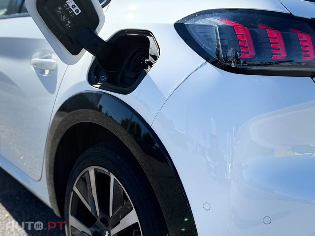 Peugeot E-208 50 kWh GT