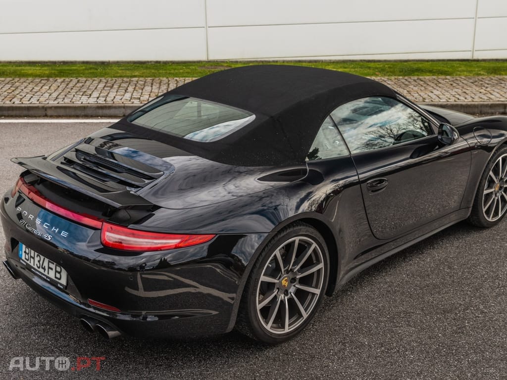 Porsche 911 Carrera 4 Cabriolet PDK Black Edition
