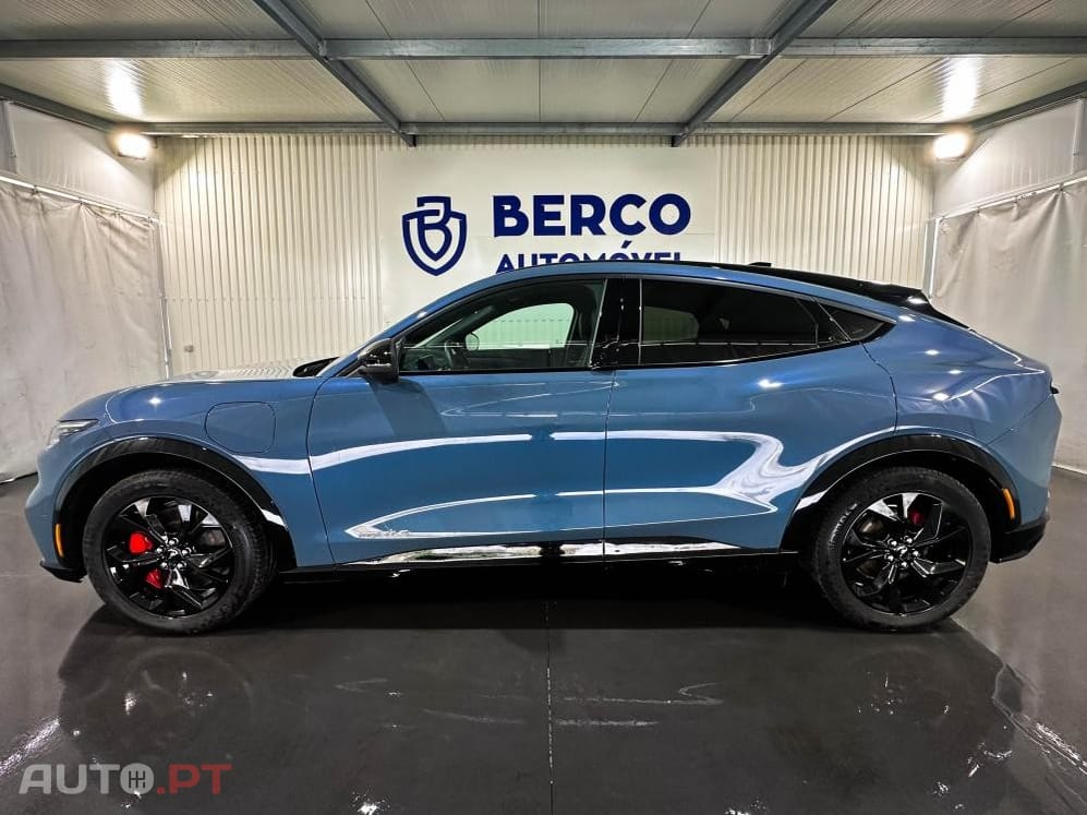 Ford Mustang Mach-E AWD PREMIUM