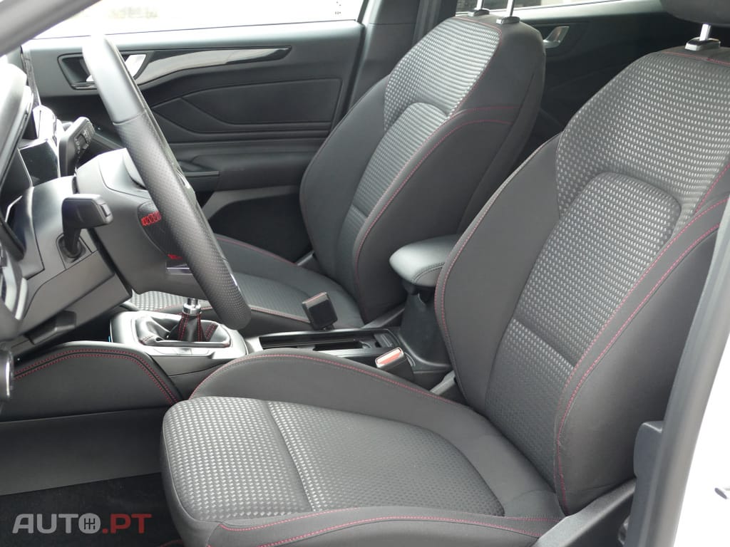 Ford Focus 1.0 EcoBoost MHEV ST-Line X