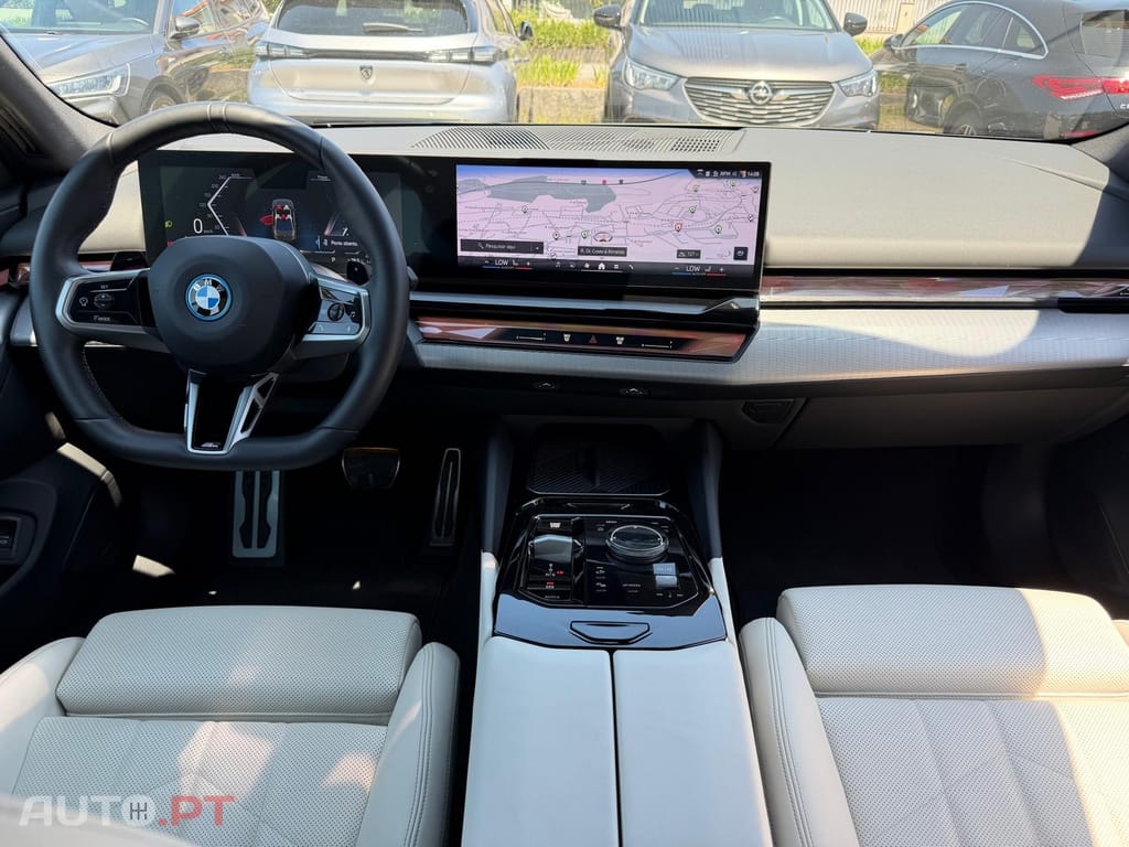 BMW 530 e Pack Desportivo M Pro