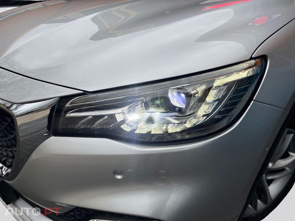 MG EHS PHEV Hybrid Luxury