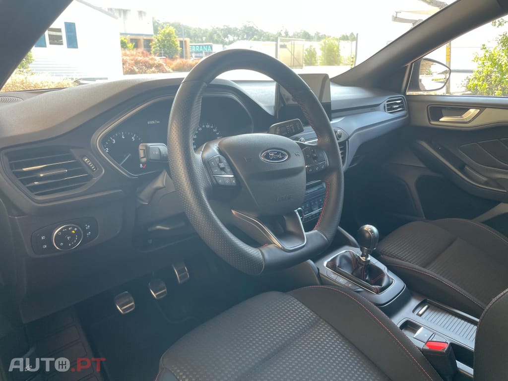 Ford Focus 1.0 EcoBoost MHEV ST-Line X