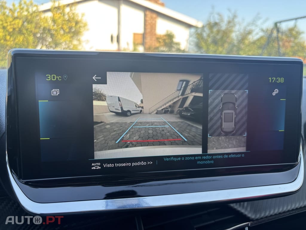 Peugeot E-2008 50 kWh Allure Pack