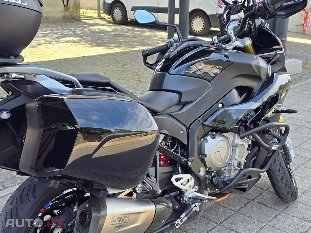 BMW S Triple black & Akrapovic
