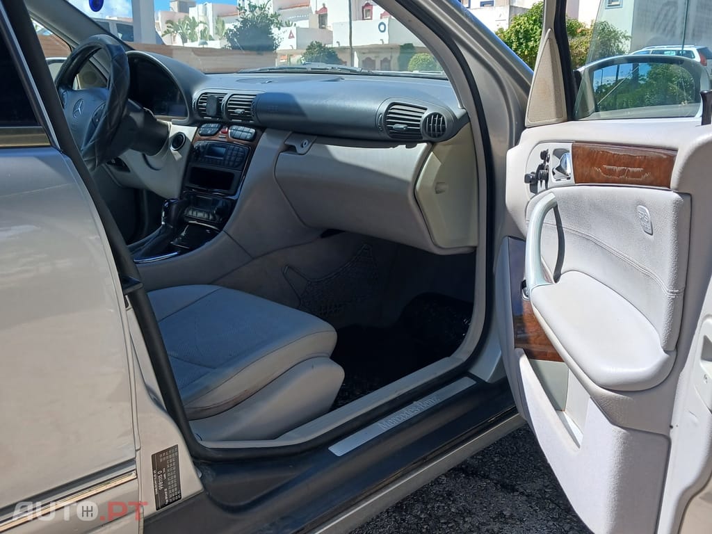Mercedes-Benz C 320 V6