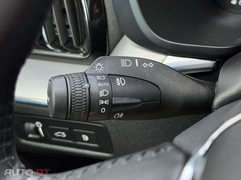 Volvo XC60 2.0 T8 PHEV Momentum Plus AWD