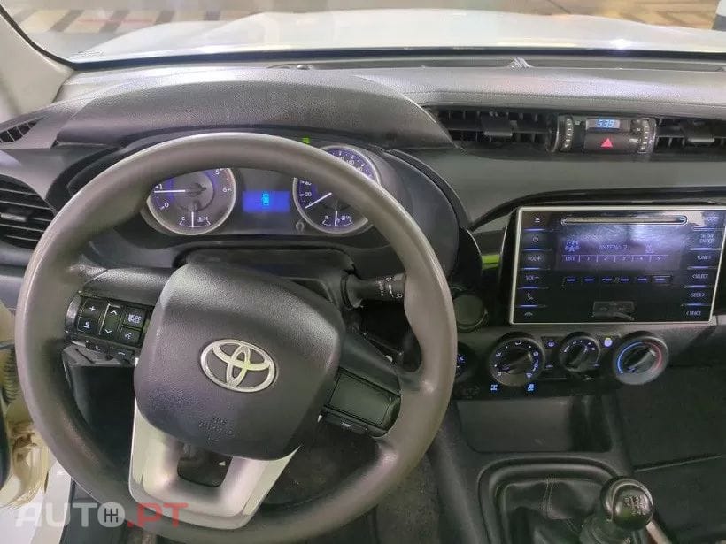 Toyota Hilux 2.4 D-4D 4WD Tracker