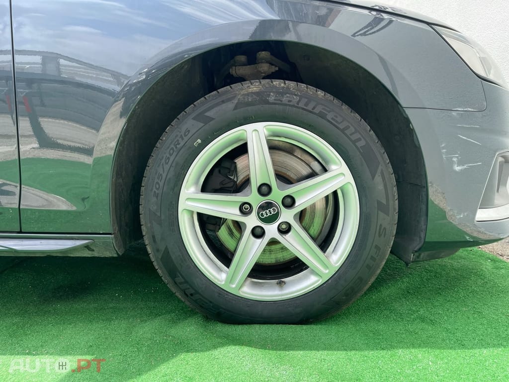 Audi A4 Avant 30 TDI Advanced S tronic