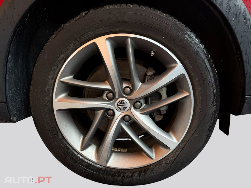 MG EHS PHEV Hybrid Luxury