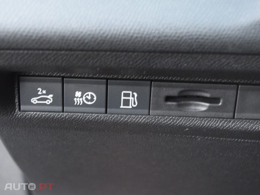 Peugeot 408 1.6 Hybrid GT e-EAT8