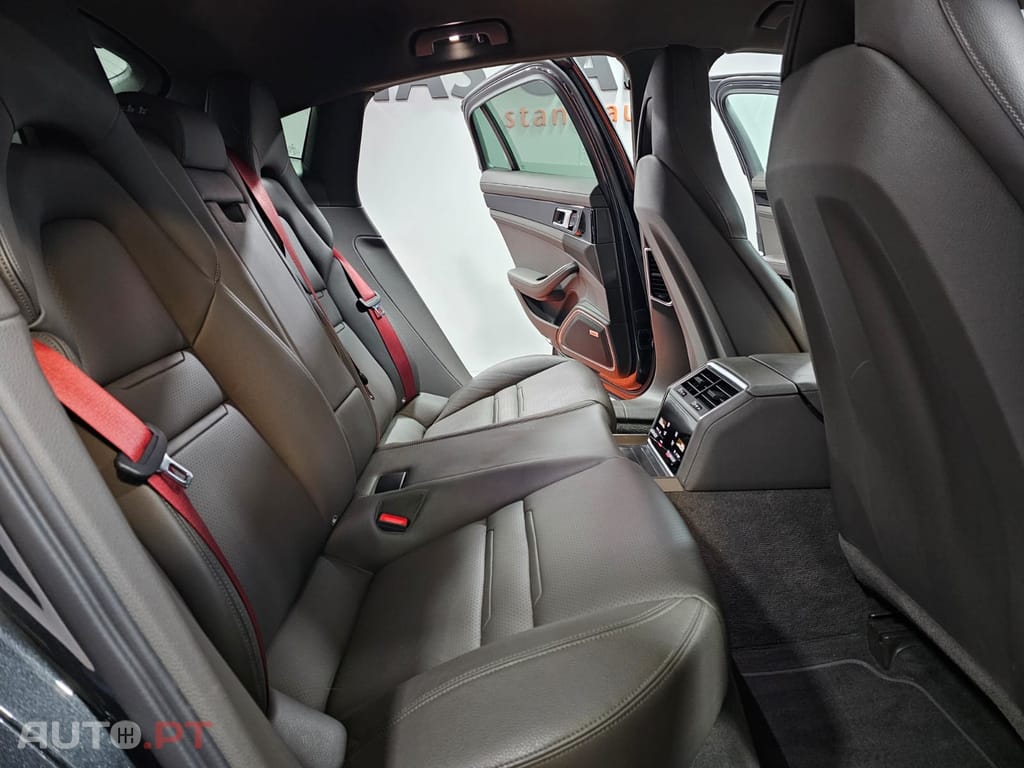Porsche Panamera 4 E-Hybrid