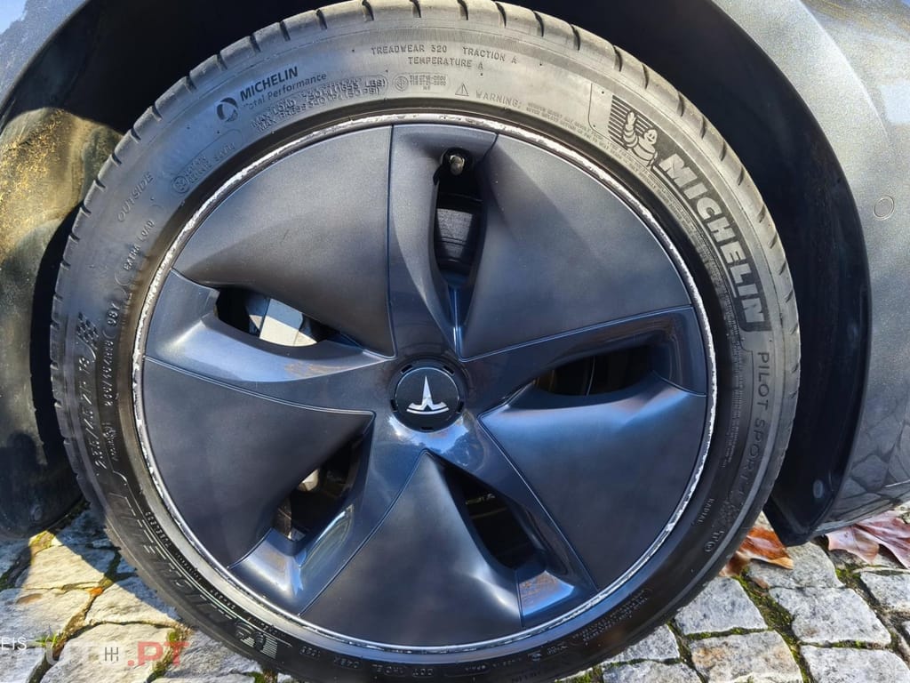 Tesla Model 3 Long Range AWD Dual Motor